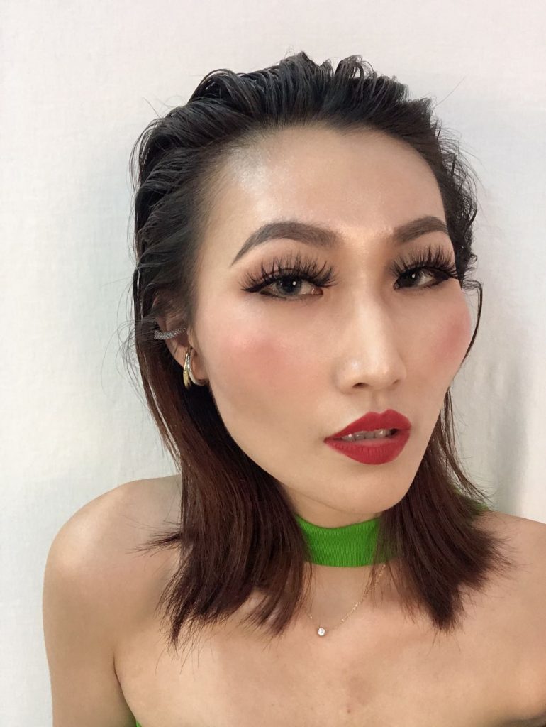 Madihah Trading 3d mink lashes try on by kim lee.