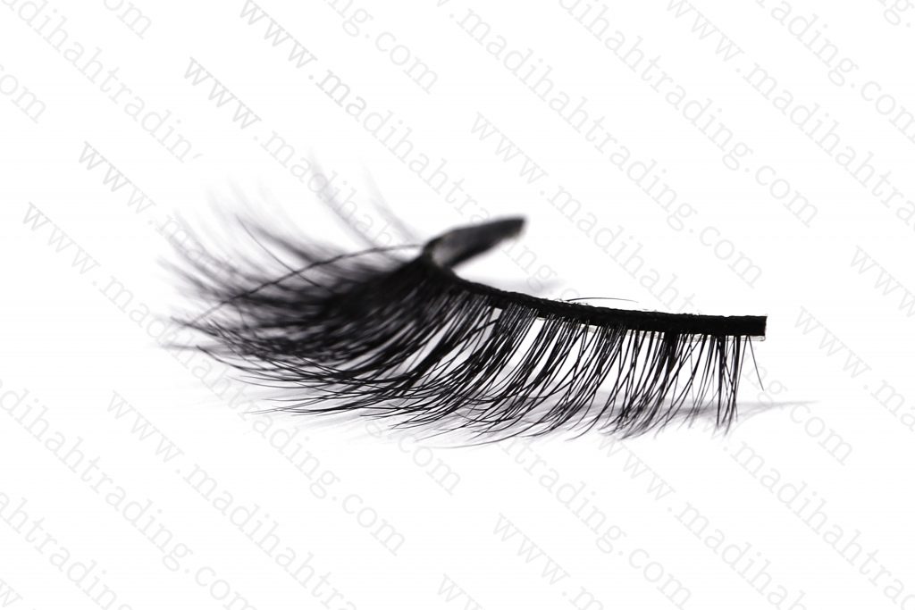 Madihah Trading wholesale 3d mink eyelashes wish try on.