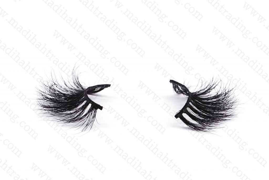 Madihah horse eyelashes are horse hair lashes cruelty free.