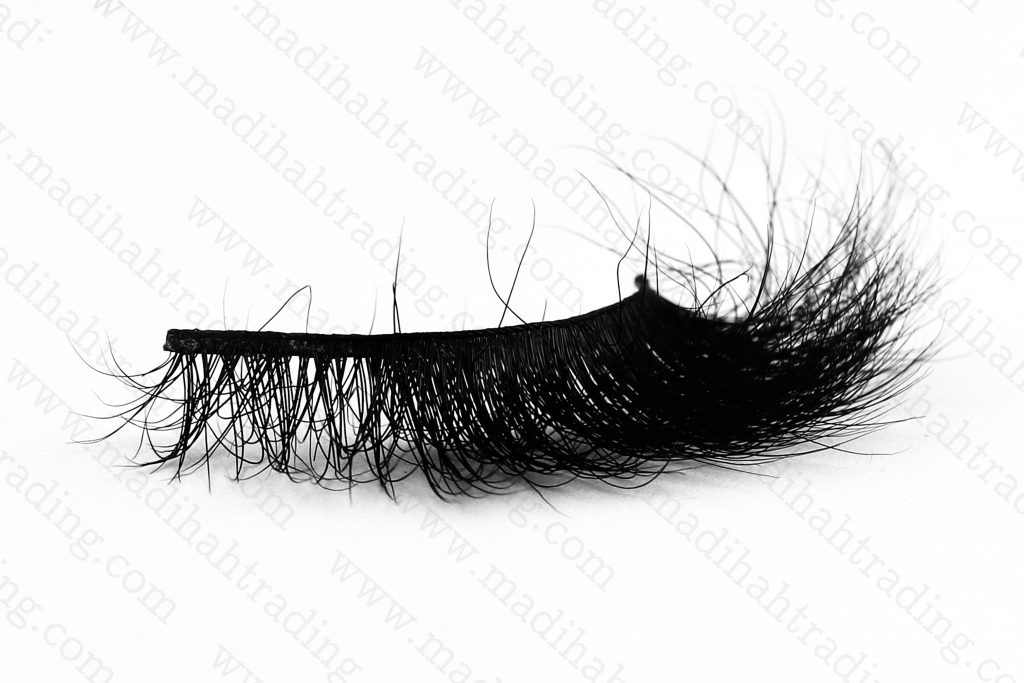 Madihah dropshipping the best 3d mink eyelashes to the lash manufacturers usa.