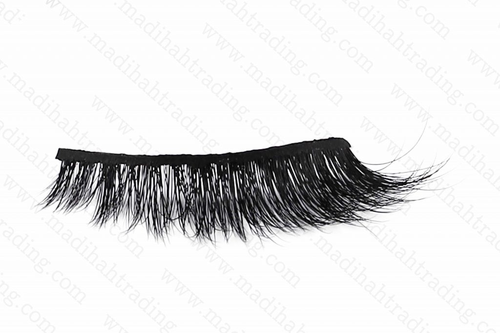 Madihah dropshipping the 3d mink eyelashes ebay items to the eyelash manufacturers in india.