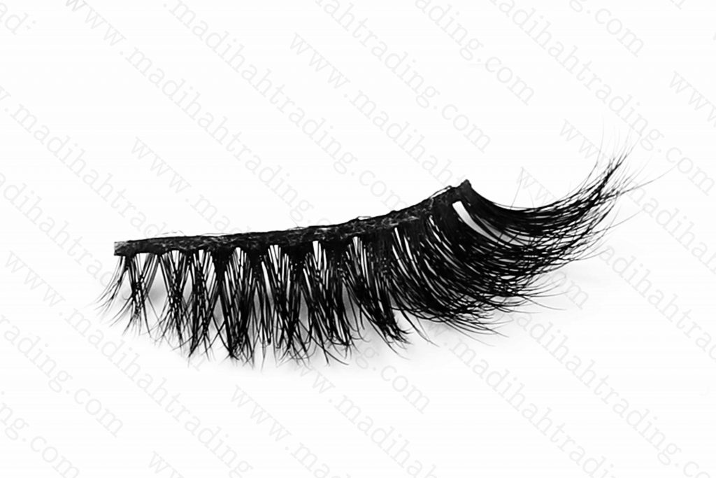 Madihah dropshipping the 3d mink eyelashes ebay items to the eyelash manufacturers in india.