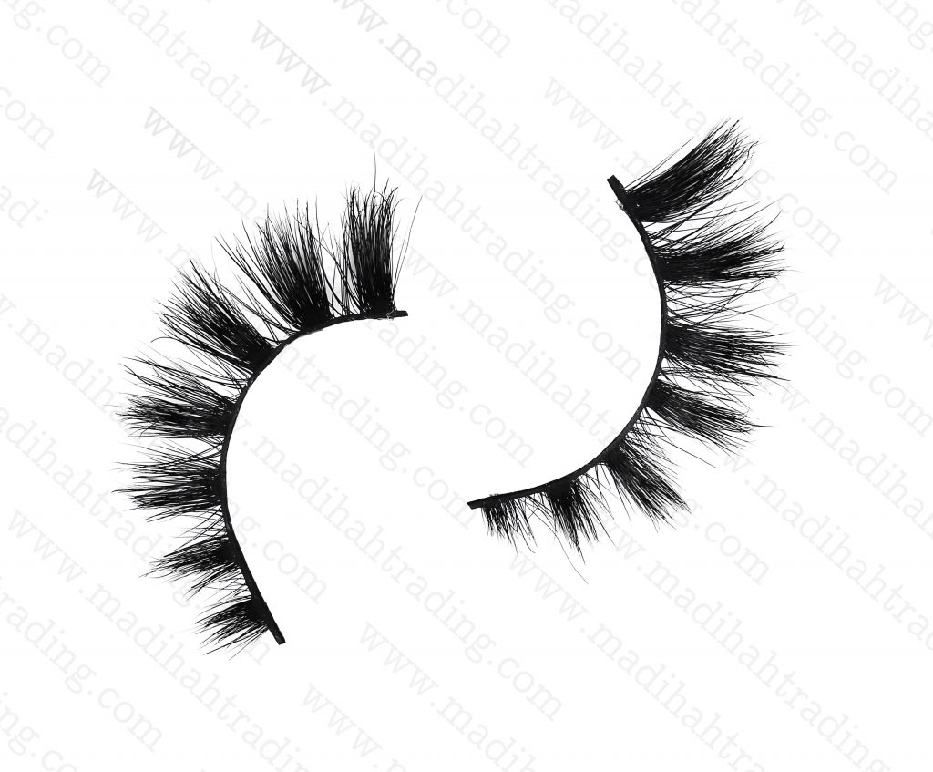 Madihah dropshipping the best 3d mink eyelashes to the lash manufacturers usa.
